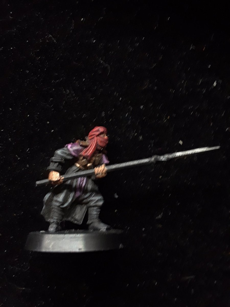 OddballPaint's tweet photo. Harad warriors from the #lotr miniature line from #warhammer which could be used for any dark cloaked npc, or even as a guard in Port Nyanzaru for #tombofannihilation campaigns as well as members of the cult of the dragon #dnd #miniatures #miniaturepainting https://t.co/K6iMyJkl2F
