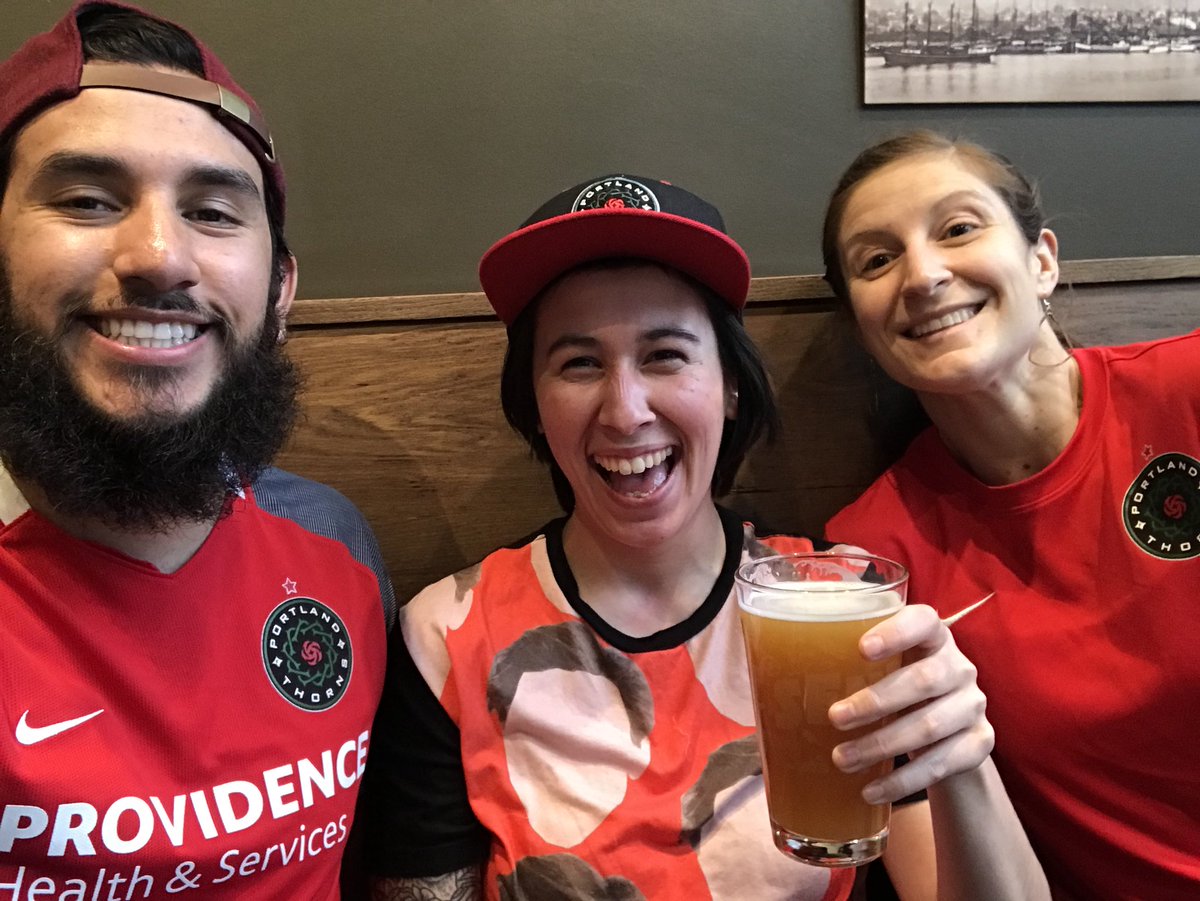 kimsogge's tweet photo. @ThornsFC @ThornsFC @menito24 Ready for the game! Would love to win some autographs from our favorite players! @meghankling and @sincy12 🔥🌈🌹⚽️ https://t.co/xt9GxGNu42