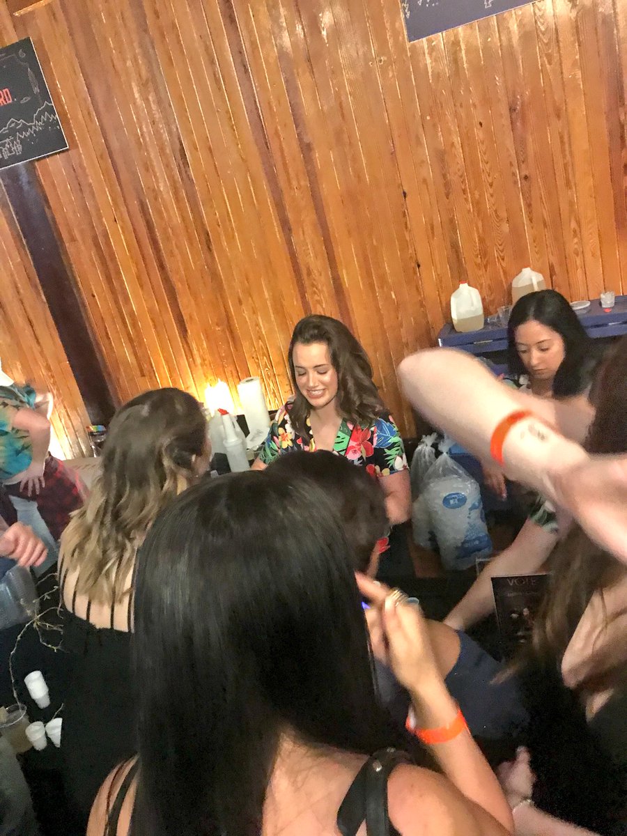 Rachel_Bonnette's tweet photo. Look at the LINE to see REBECCA BONNETTE!! 😍🍸 #FavBartender #ClashofTheCocktails https://t.co/hRCPK21JOv