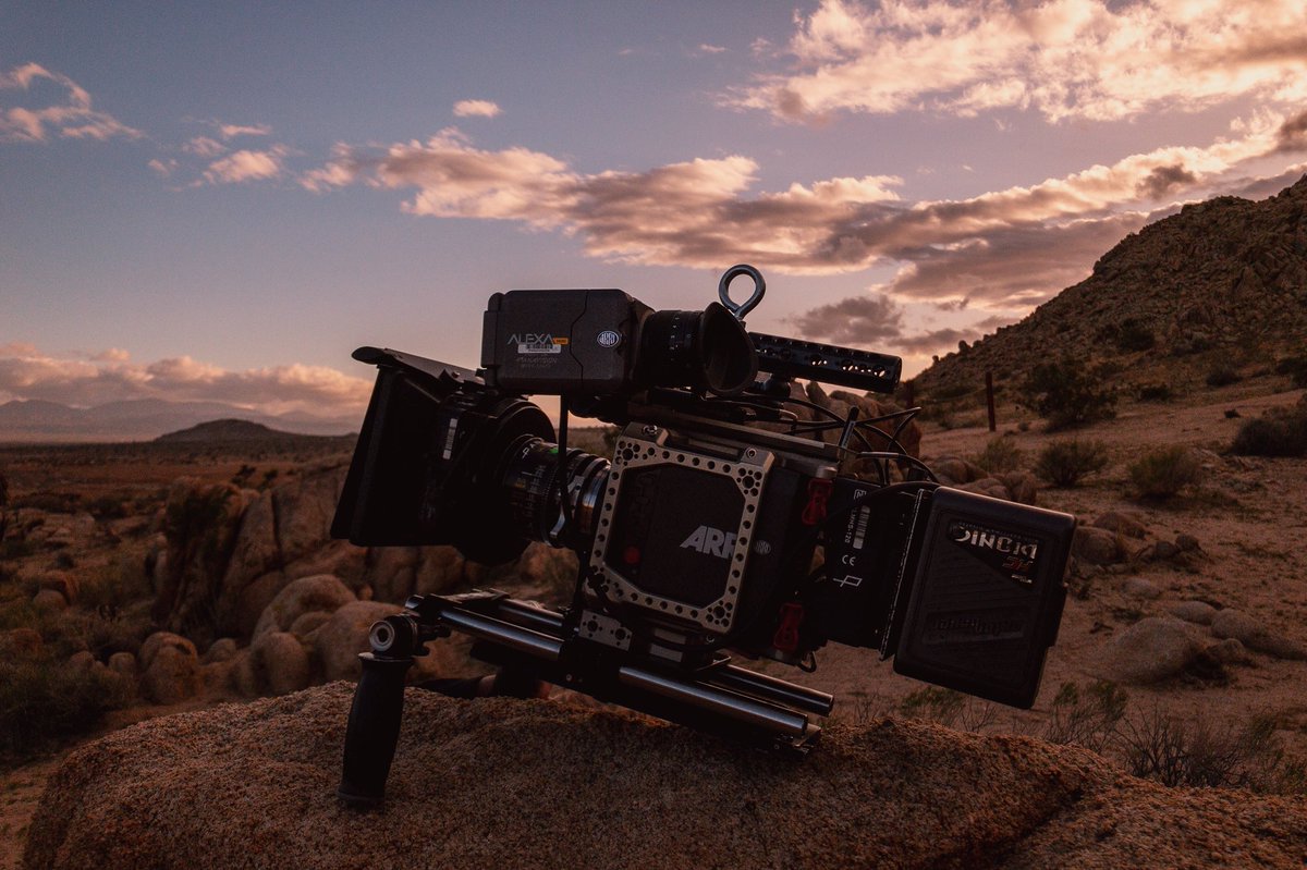 mtpatterson's tweet photo. Wrapped in the Desert 🌄🌄 Thanks to @zhou.yiran @summer.yang323 @peterlfuller for this adventure. Major love to @Panavision for the continued support!
#TheWayHome #UCLAFilm #filmmaking #panavision #alexamini #cinematography https://t.co/qZLCSp6gb1