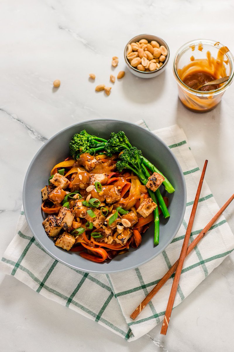 Glutenfreeda's tweet image. Try this simple and simply delicious carrot noodle bowl with peanut ginger sauce recipe from Veggie Jam. #GlutenFree #DinnerSolved 😋 

bit.ly/2qMrMo2