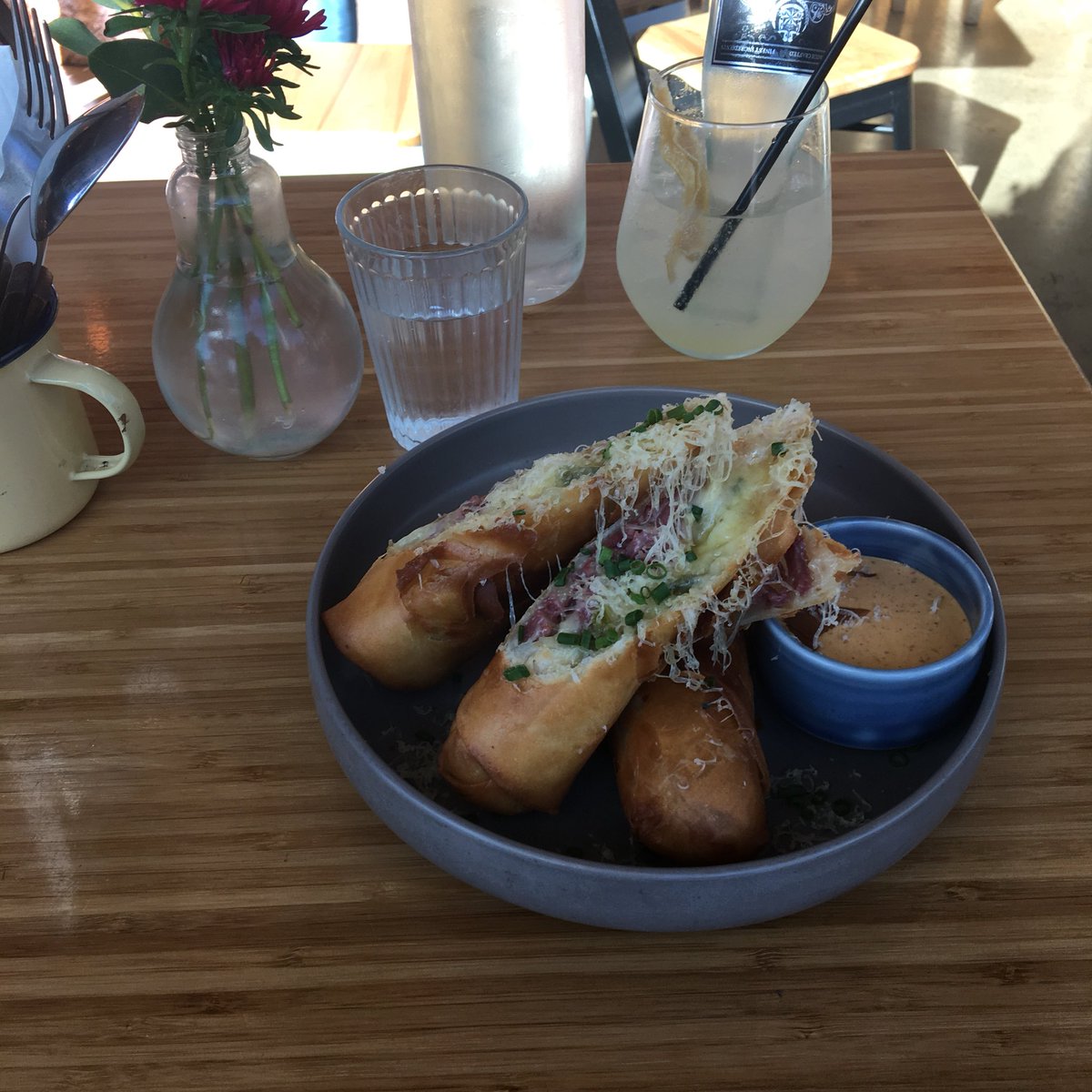 Gezza_Lenko's tweet photo. Fusion that works! NY Rueben filling, deep fried in spring roll wrappers. Genius! ๐๐พ๐ #PandaAndCo. https://t.co/FX7FU1TisP