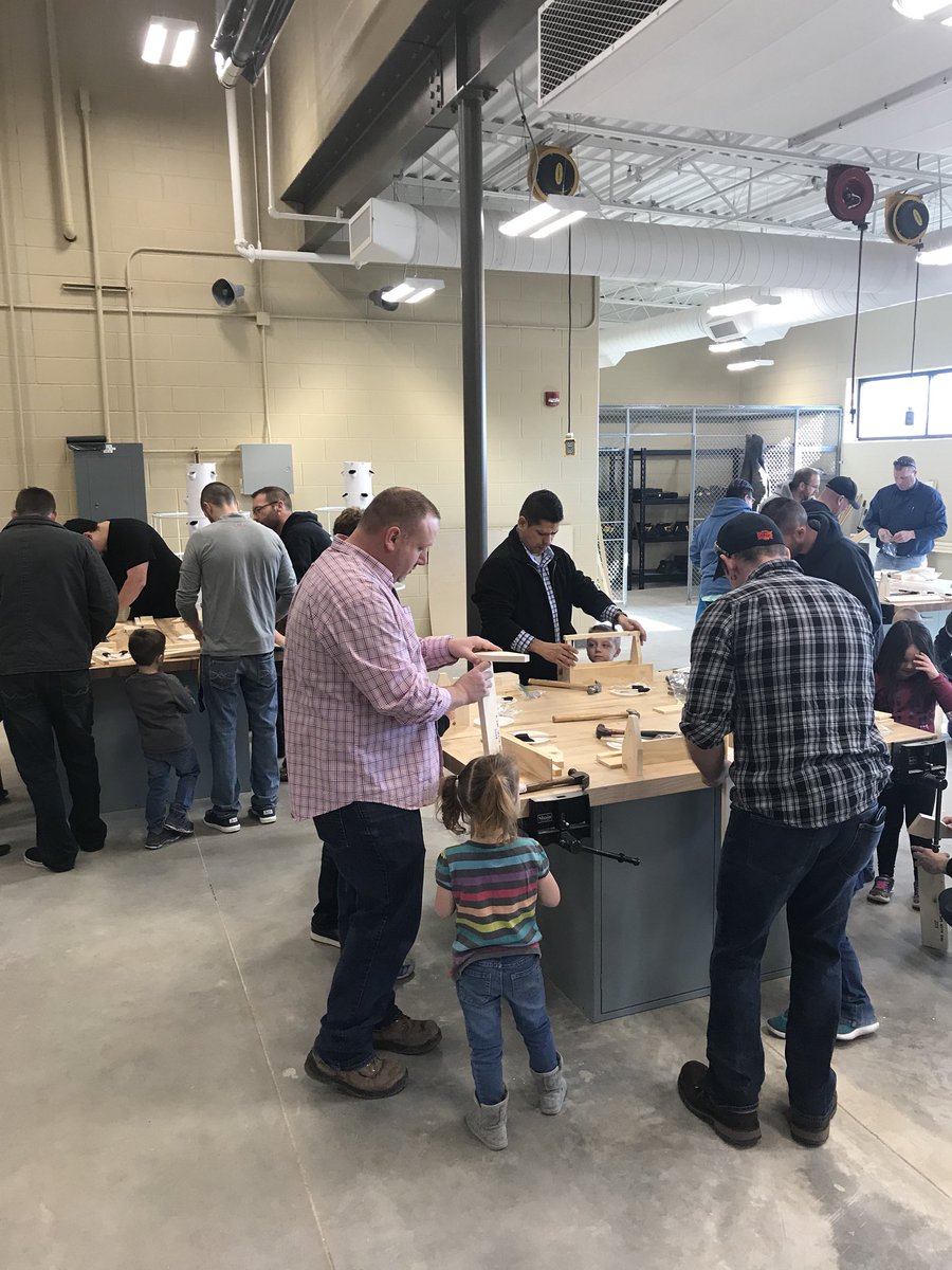 MiniEaglesPresc's tweet photo. Preschool dads day! Thank you to Mrs. Pam Schultz and our @Fayette_FFA  for helping out this together! @MiniEaglesPresc @FayetteSchool #FayetteProud https://t.co/Xi2cVp6rIq