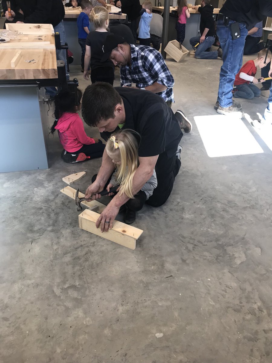MiniEaglesPresc's tweet photo. Preschool dads day! Thank you to Mrs. Pam Schultz and our @Fayette_FFA  for helping out this together! @MiniEaglesPresc @FayetteSchool #FayetteProud https://t.co/Xi2cVp6rIq