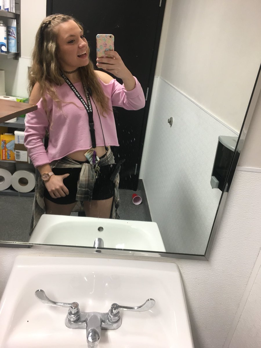 fail_to_thin's tweet photo. If my associates don’t refer to me as Amandager they’re gonna get written up😎 I survived my first shift as a boss lady! https://t.co/huOQjpyjmt