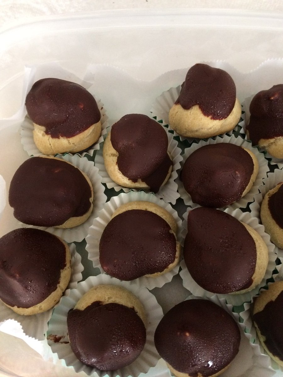 TheRealSamsonS's tweet photo. HAPPY 420!
🌳🔥💨☁️💨☁️☁️☁️

Triple dosed Profiteroles with strawberry mousse centers, dipped in Potchocolate 😋

#Edibles #Cannabis #CannabisCommunity #CannabisFam #MassFam #MassRoots #Gourmet #HighGrade #BudPlatinum #420 #Blaze #Weed #Bud #Vancouver #SamsonSimpson https://t.co/iRQARJV0yh