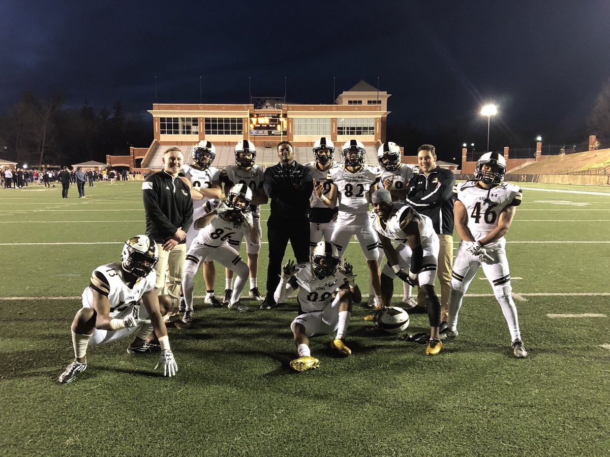 t_hogan01's tweet photo. $ix $quad showed out tonight. Proud of my brothers. Last spring ball in the books. 🙏🏻 https://t.co/gThzJu9cpe