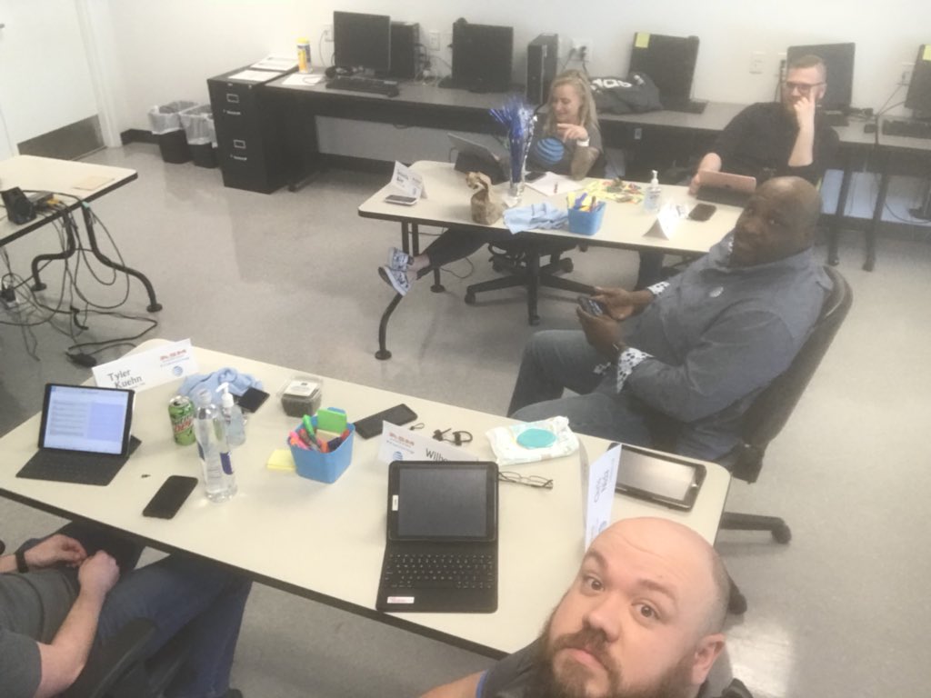 Cnida9's tweet photo. Had a great week with @datafun1 he’s pulled out all the stops to better equip us to be leaders in our stores and for @ATT I’m gonna miss the group and look forward to seeing them again in June!! @TheEliteBigWil @zckbst77 @SuunnsshineSami @TylerKuehn0154  #OHPA #SOHNEXTLEVEL https://t.co/SqylGbzO9r
