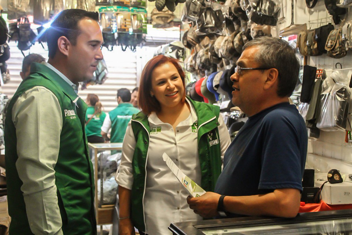 brendakuverde's tweet photo. En compañía de Patricio King y Ricardo Iván Treviño Guzmán, recorrimos los locales del Mercado Guadalupano, donde reafirmamos nuestro gran compromiso de gestionar recursos para acabar con los problemas de este sector.
#Reynosa #BuenViernes #Elecciones2018 #SiMeLoPermites https://t.co/7JxLjjIAoI