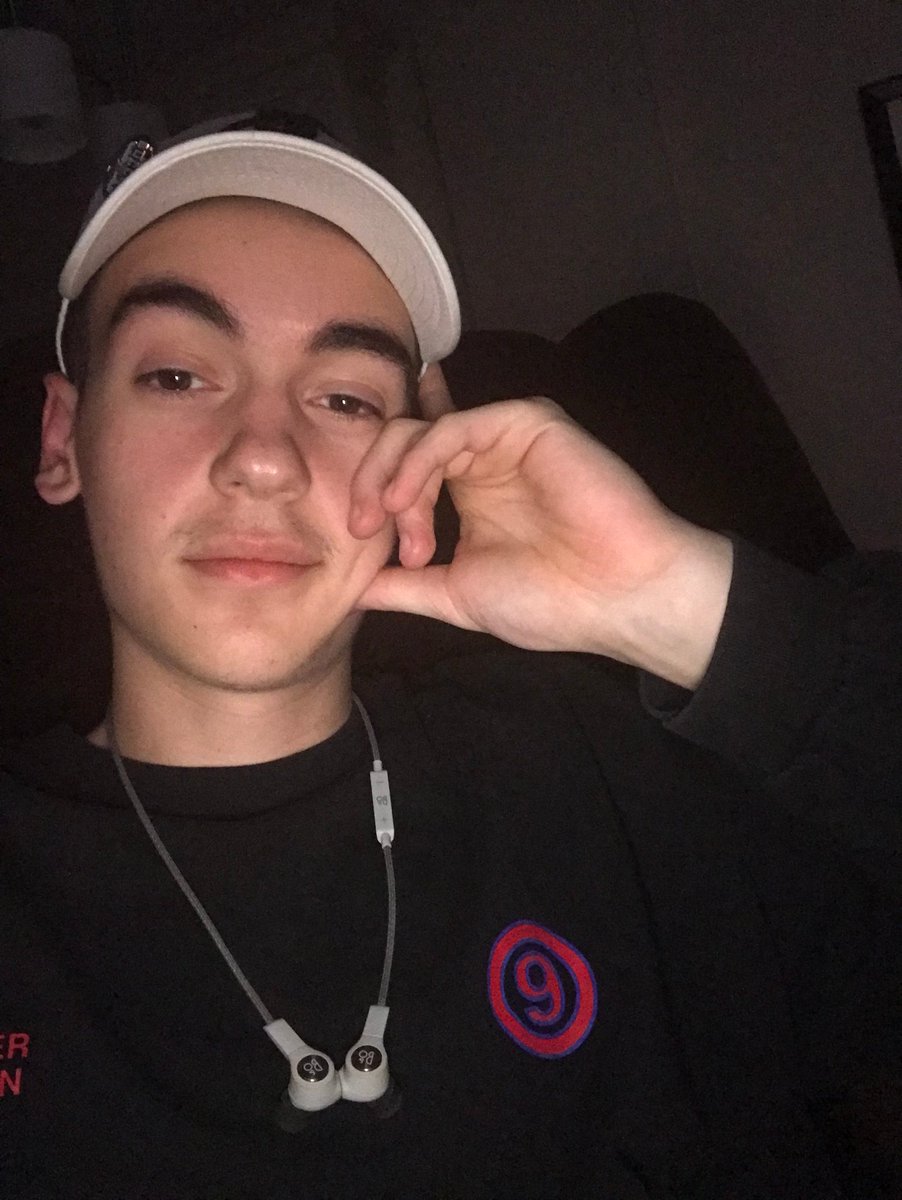 cam_magcon11's tweet image. MY NEW FAVOURITE PHOTO #DMmeAlex @AlexAngelo
