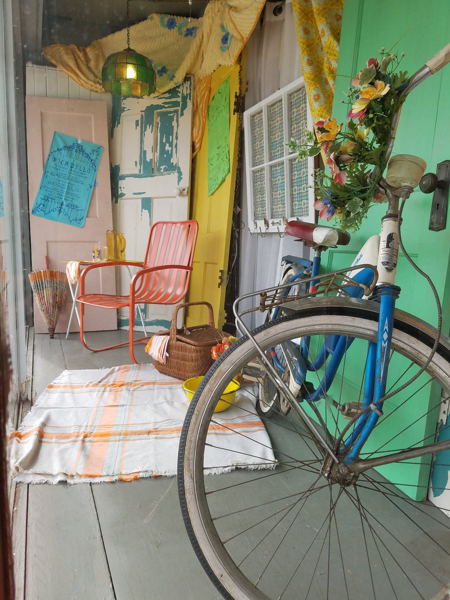 SOSVintage's tweet image. We had so much #FunInTheSun today at #SOSVintage! Got our big #SpringWindowDisplay finally done! #OldDoors #VintageBicycle and I L♡VE all the bright colors! What do you think?