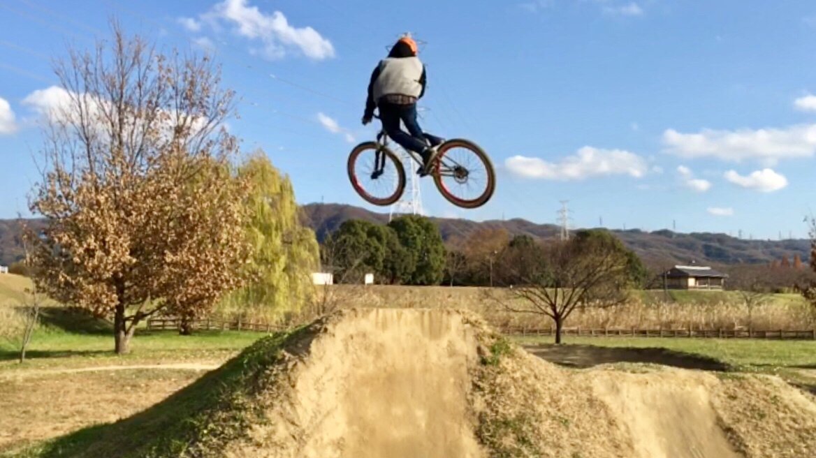 自転車のきゅうべえ Na Twitterze Staff紹介 烏丸御池店 店長小林 トライアル ダートジャンプ Bmxなど エクストリームな自転車が得意分野 最近はbmxでのお客様からのご指名が増えて ウハウハな店長小林です W T Co Df4211clta Twitter
