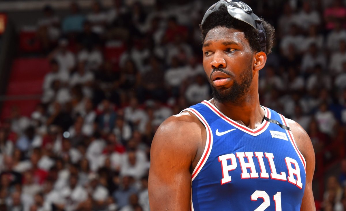 BleacherReport's tweet photo. Justise Winslow fined $15K for stepping on Embiid’s mask on Thursday, per @ShamsCharania https://t.co/CE0ZmckwFT