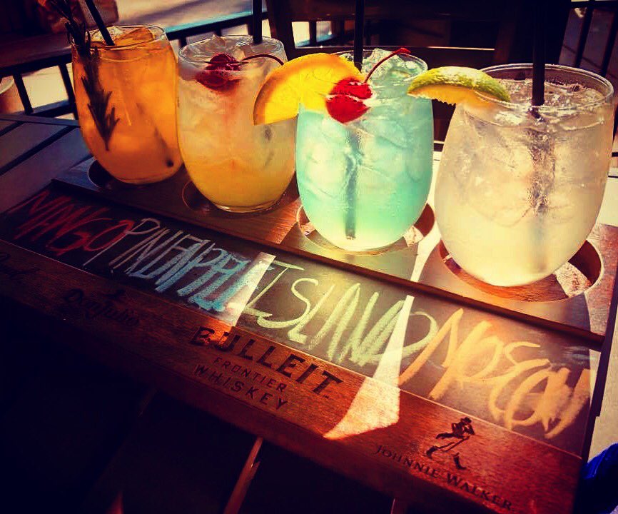 amandabay07's tweet photo. Whatโs Your Favorite Mule? ๐คทโโ๏ธ๐๐
#diageorep #ketelone #muleflight #mango #pineapple #island #moscow #drinkoftheday #vodka #cheers #party https://t.co/M0slRdhvLR