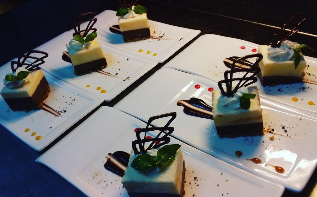 Chef_Ozo's tweet photo. Chocolate mousse https://t.co/fWJ4nJGCX5