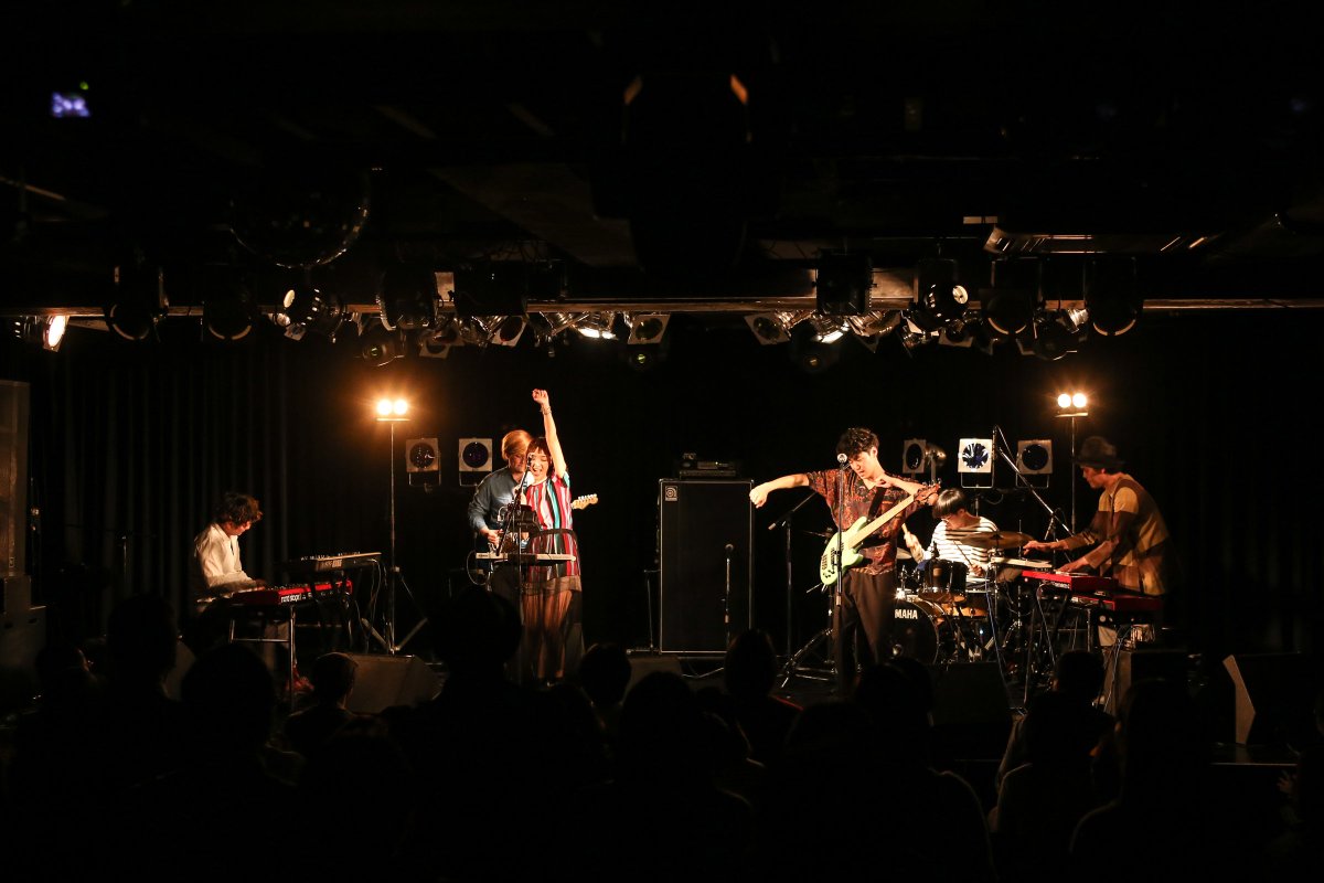 RyutaTsunoda's tweet photo. 4/16@心斎橋JANUS ありがと!この日はSleek Eliteさんからお貸出し頂いてるAlien audioの緑色ベースを初めて本番で使いました🌱。でかい音で鳴らしてもギッチリとした密度のある音がします。これから折に触れて登場してくれることでしょう!
#AlienAudio
#ものんくる
photo by Yasunari Akita https://t.co/RYmqvNYfgu