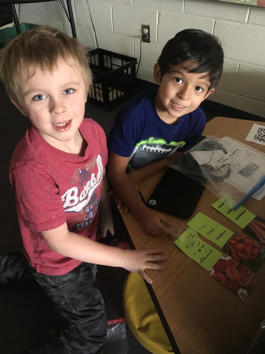 LearnwAnklam's tweet photo. We used magnifying glasses to learn about different kinds of seeds this week at our observation table! #kme302 #kaneland302 https://t.co/cx0w3IL0J9