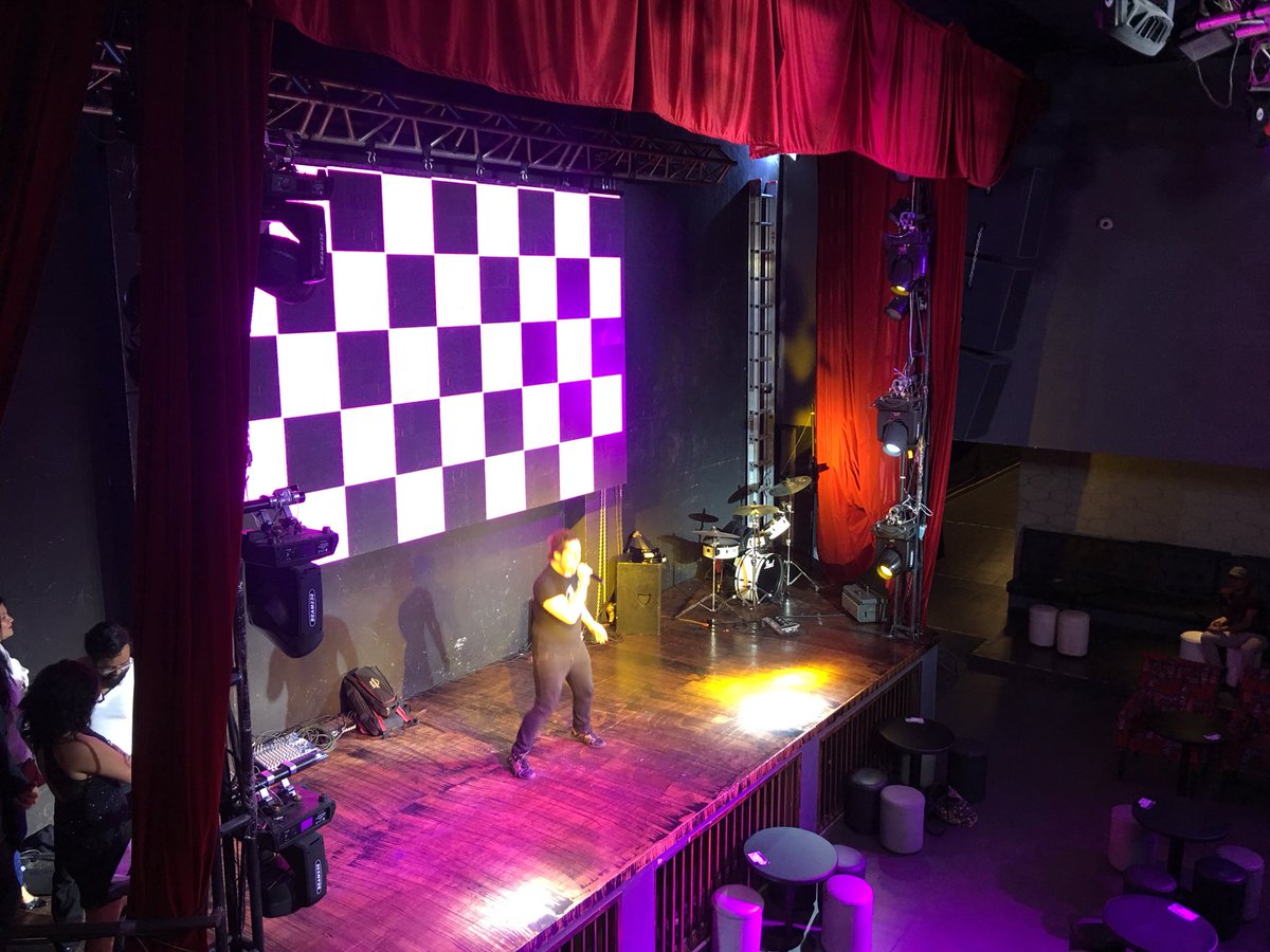 HibridoNightC's tweet photo. En el soundcheck de @angellodiep https://t.co/Ef9vBGl6YC