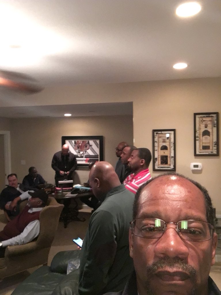 KennethEllerbe's tweet photo. @greeneyezandsam Really?? Too funny. https://t.co/Od8ieWcOFX