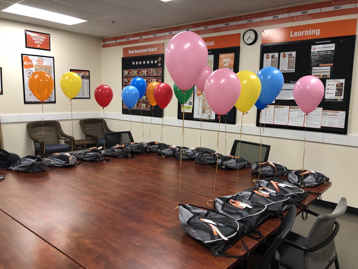 Monique_0475's tweet photo. “Swag” bags made special for each and every DS, including our MET DS! Each bag had some goodies, sweets, and custom made polos! Only the best for 480’s DS Team! #D130Driven #480Proud #DSAppreciationWeek https://t.co/khYG0CgBzG