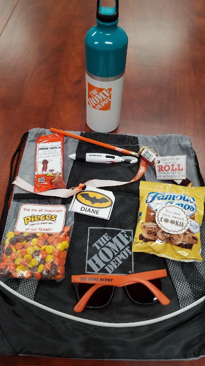 Monique_0475's tweet photo. “Swag” bags made special for each and every DS, including our MET DS! Each bag had some goodies, sweets, and custom made polos! Only the best for 480’s DS Team! #D130Driven #480Proud #DSAppreciationWeek https://t.co/khYG0CgBzG