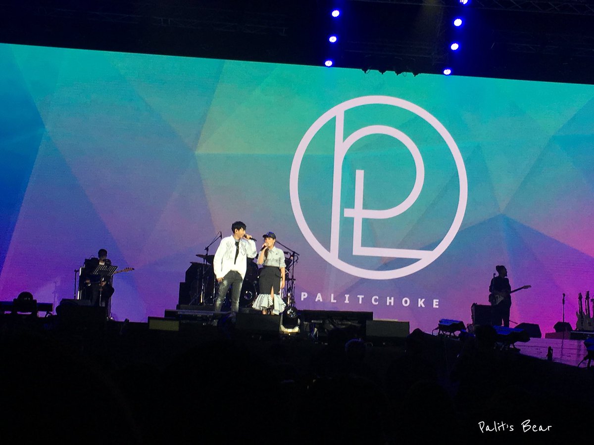 BearPetite's tweet photo. Day1: ผลิตกับเพื่อนแป๋ว ❤️ ได้โปรดอย่าแซวเพื่อนเรื่องกระโปรง นุชเจ็บแทนแพรว 55+
#FirstDateConcertDay1
#PeckPalitchokeFirstDate
#เป๊กผลิตโชค
#PeckPalitchoke https://t.co/YKJKUJyKd5
