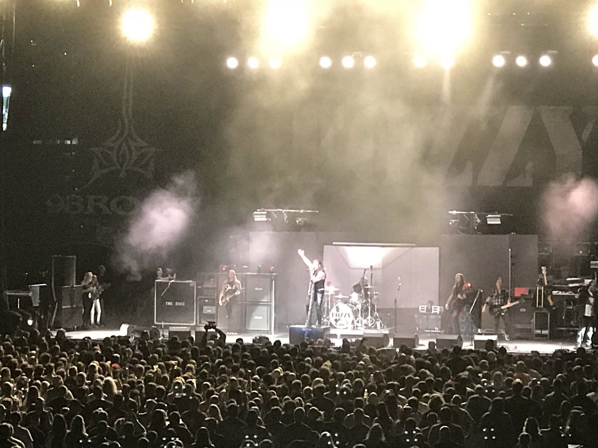 What a great show. Thanks to 98rock in Tampa for having us out. <a href="/ddrumUSA/">ddrum</a> <a href="/vicfirth/">Vic Firth</a> <a href="/SABIAN_Cymbals/">SABIAN Cymbals</a> <a href="/EvansDrumheads/">EVANS Drumheads</a>