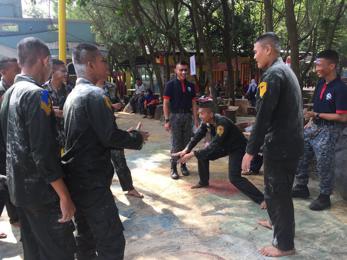 official_pipsmg's tweet photo. Serunya Kegiatan Dinamika Kelompok dan English Game
#tarpala #taruna #pipsmg #pipsemarang
@kemenhub151 @BPSDMP151  @pipsemarang_ https://t.co/2QADU94ADH