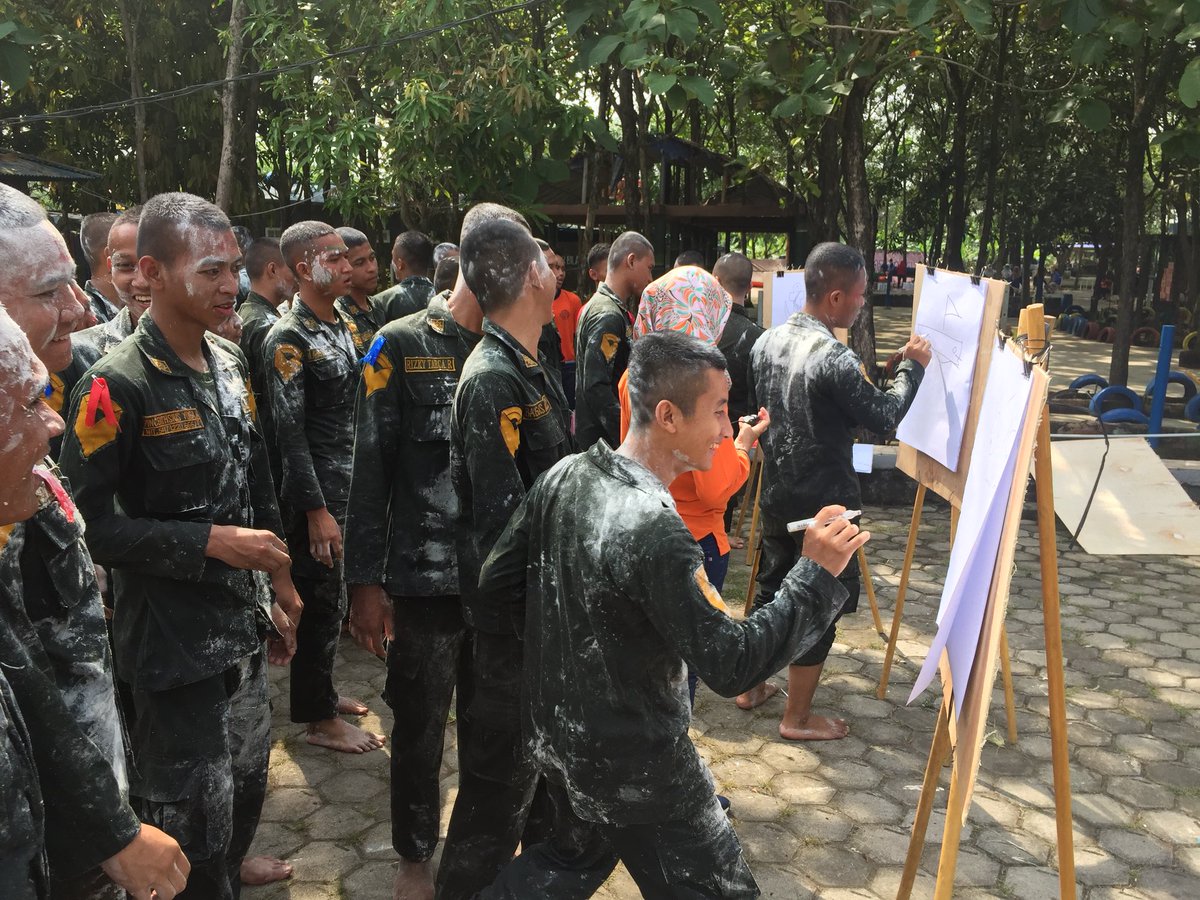 official_pipsmg's tweet photo. Serunya Kegiatan Dinamika Kelompok dan English Game
#tarpala #taruna #pipsmg #pipsemarang
@kemenhub151 @BPSDMP151  @pipsemarang_ https://t.co/2QADU94ADH