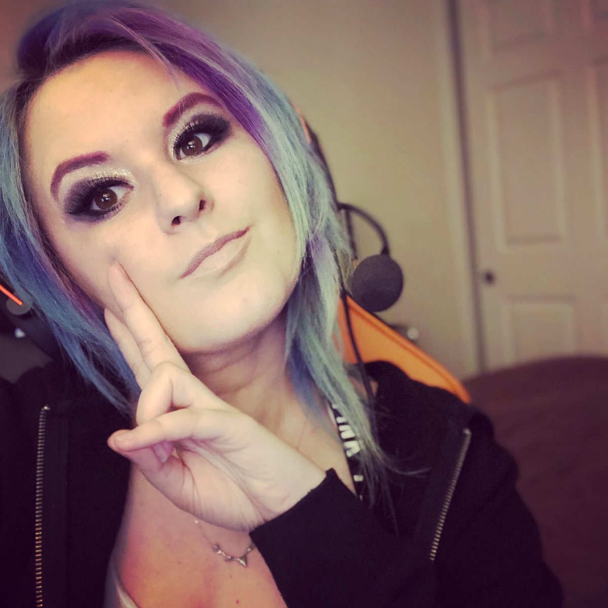 CricketKid's tweet photo. On Fridays we wear pink and pwn on #titanfall2 Cone join me for #powerhour !!! ๐ป starting soon โบ๏ธ #girlstreamer #twitchstreamer #twitch #gamergirl #getpwnd https://t.co/u1xhJRvj72