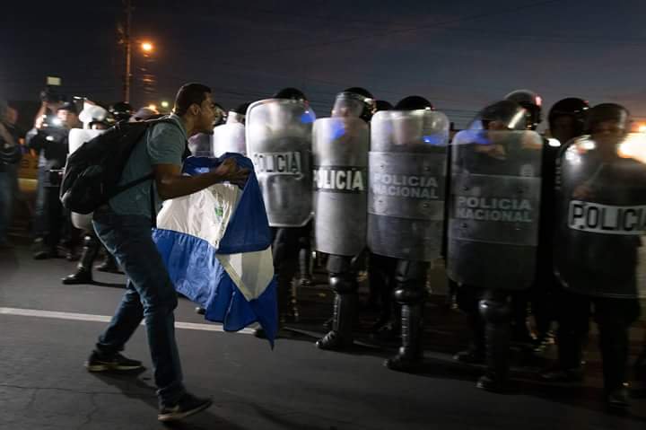 BautistaShb's tweet photo. El gobierno siempre es igual no importa en que pais.
#PrayForNicaragua 
#Hail100cia https://t.co/4b0H3Va53u