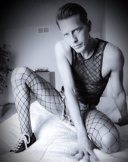 I’m waiting for you.. find me at https://t.co/Uv9he2h1Wh #malemodel #sexy #sexyboy #shorts #jeanshorts