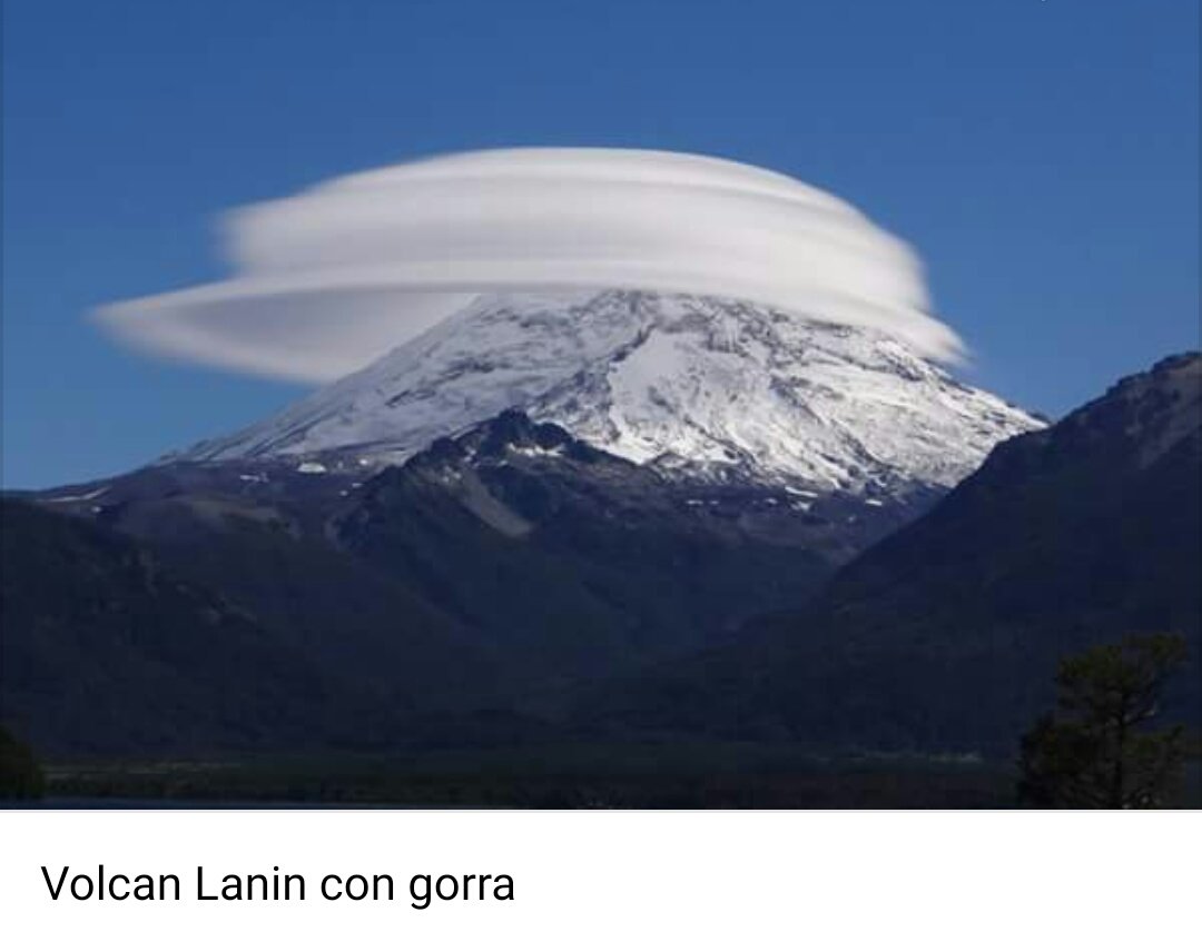 ElFacka's tweet photo. #fenomenostn volcán Lanín con gorra https://t.co/N3fw9FkDbZ