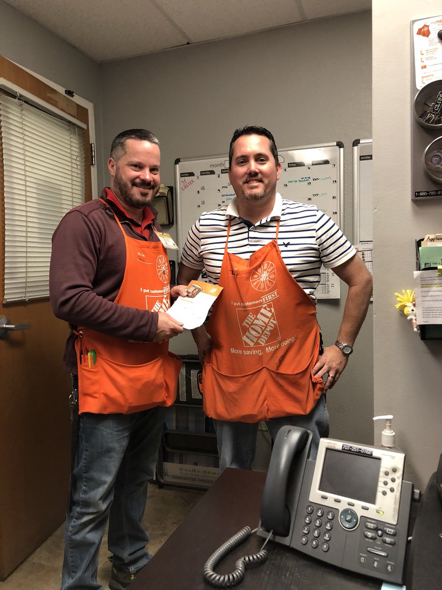 88JennJones's tweet photo. Paul giving Tony a Homer for his incredible Customer Service and passion for the business!! Keep up the great work! #buildingstrongrelations @JakeCrailTHD @dfogg707 @TerrieOrtega30 https://t.co/DmPHPyriet