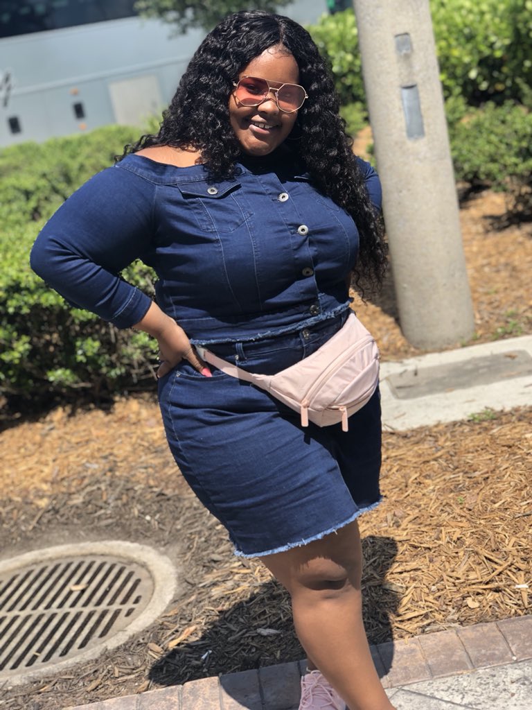 almoneyyKii's tweet image. Bad Boujee and Thick 😌 #GradBash2K18 #Gradbash