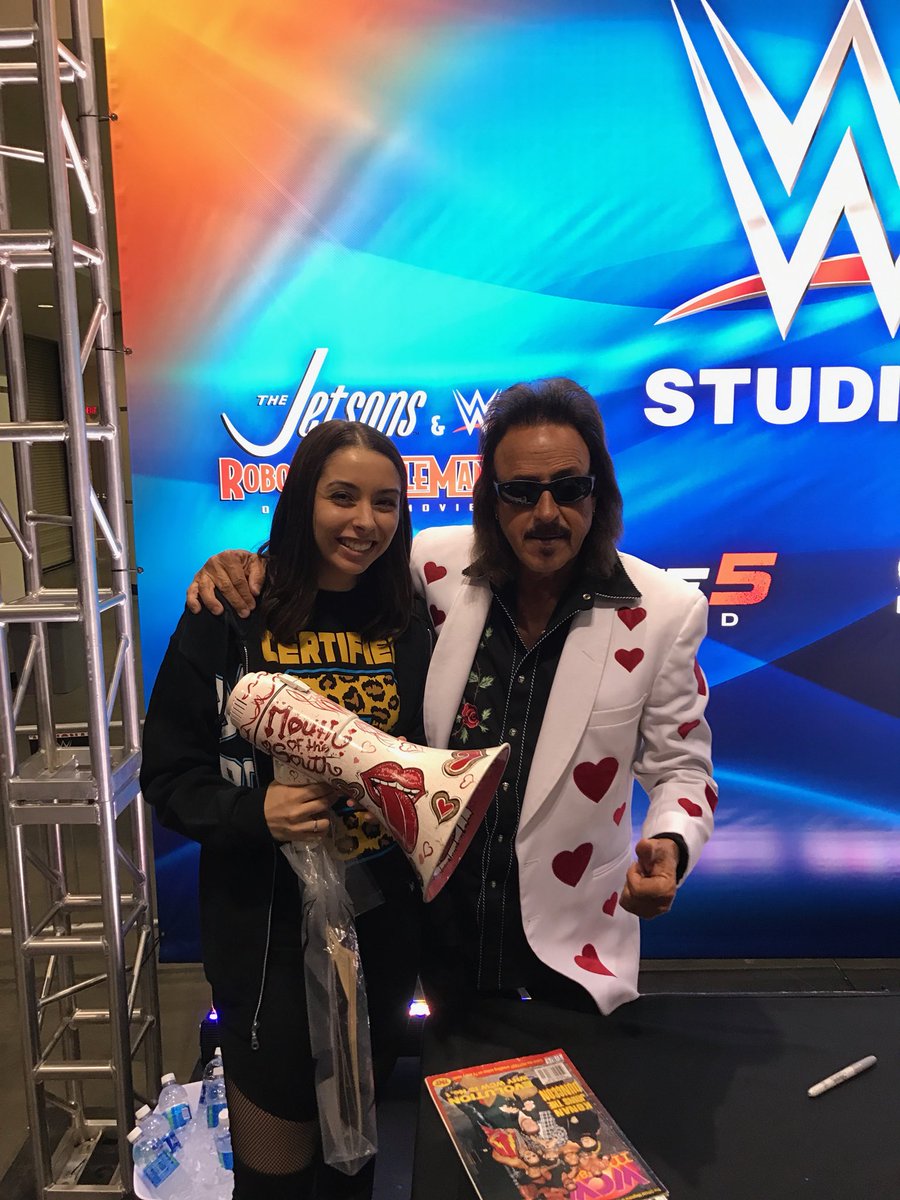 RadioRose's tweet photo. Hey @RealJimmyHart maybe you can help me get @HulkHogan to officiate these #Hulkamaniacs wedding? Oct 26-Orlando. You’re invited too! #HulkamaniacWedding #GetHulkToTheWedding #ItsHulkOClock #BridesRequest https://t.co/dYql5vz2yU