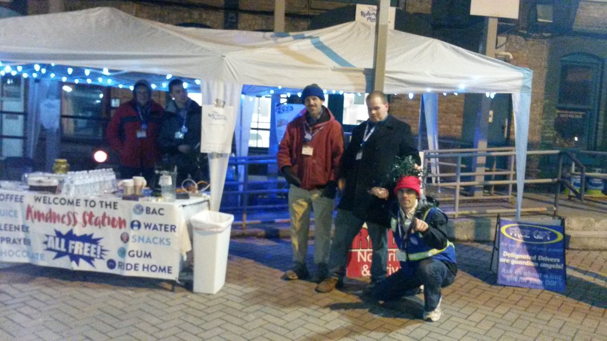 RedemptionNY's tweet photo. #OHfest eve and the Kindness Team is setup on Water Street and ready to serve you, #Oneonta! ๐ 6074342564 for a #saferide home, grab a snack at the Kindness Station, & warm up/hang out inside our new building! #OneontaRides #ActOfKindness #outreach https://t.co/Xz8InGA1Si