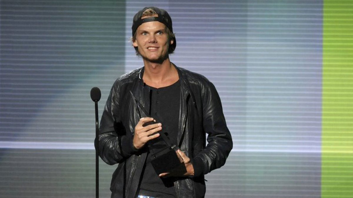 Nightclubs pay tribute to Avicii after his death in Oman at 28 bit.ly/2K2bPSx?utm_so… https://t.co/Larf1B28sU