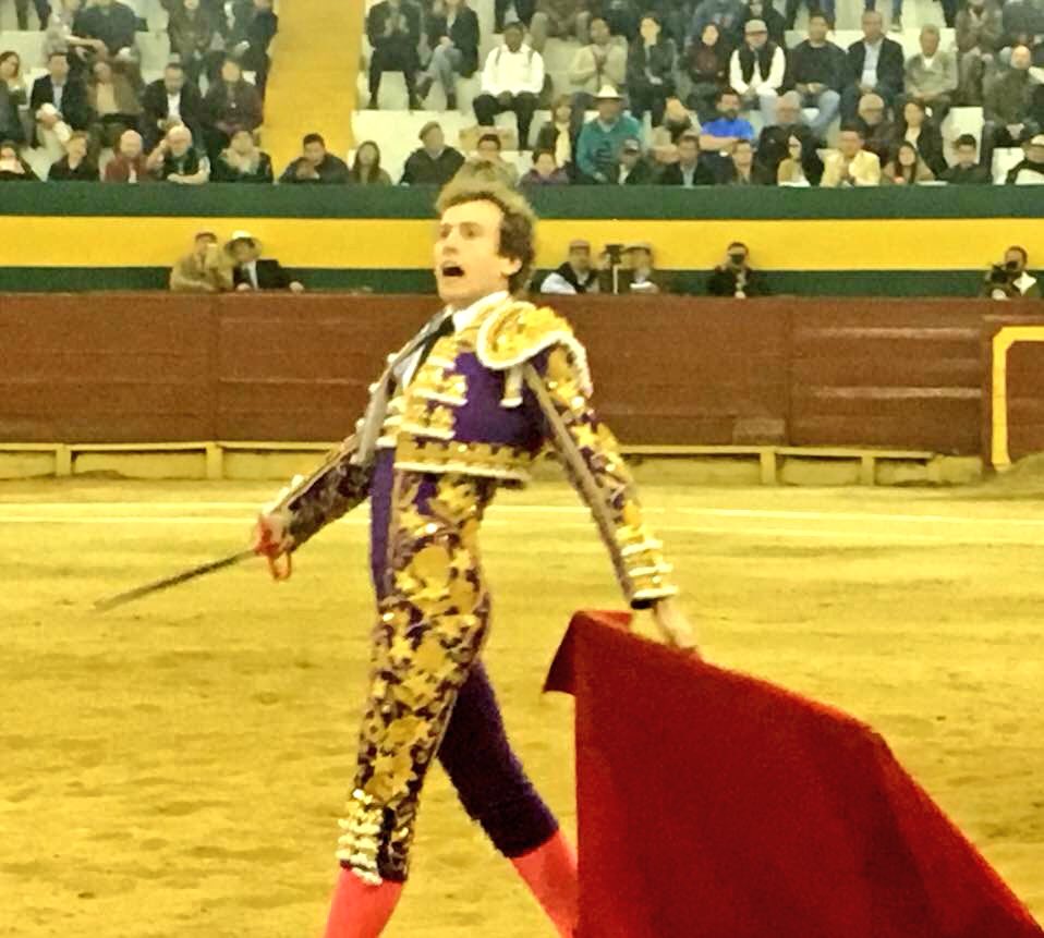 TorosRiobamba18's tweet photo. Una gran tarde de toros se vivió en Riobamba. ¡Mariano Cruz Ordóñez abrió la puerta grande de la Raul Dávalos!

Cruz Ordoñez; oreja y oreja
Alberto Aguilar; ovación y oreja
Román; silencio y palmas

No te puedes perder mañana a las 18h00 la segunda corrida del ciclo ferial. https://t.co/Qk7PeoIgTx