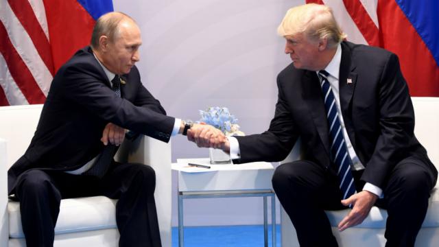 thehill's tweet photo. Russia: Trump invited Putin to the White House https://t.co/l0vCOIkZ6M https://t.co/yCiSU8dGxP