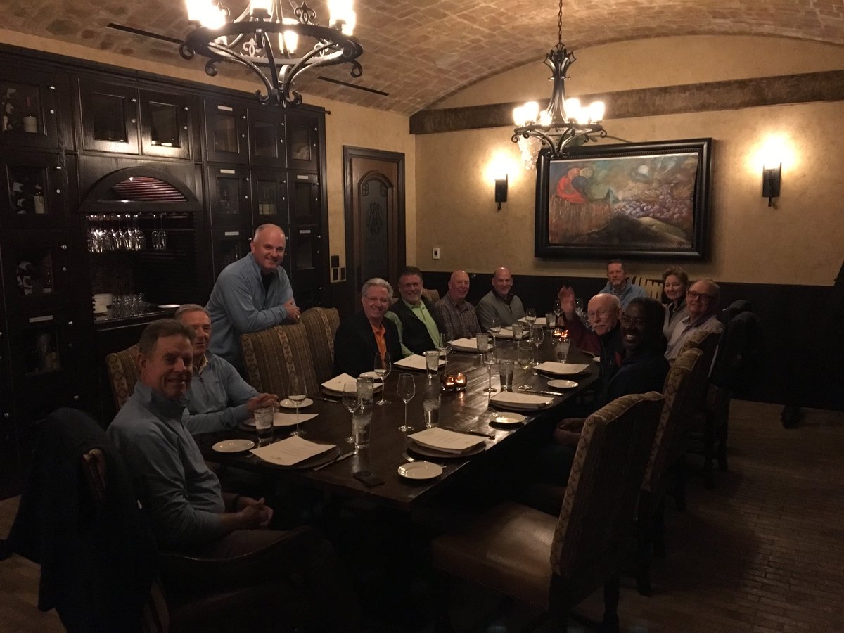 dinner with friends...  @LesterLGeorge @JeffBlumeASGCA @BAJohnson_GOLF @gm_mdgolf @beebemichael @janbeljan @Steve_Smyers @ScottPace2 @RainBirdGolf