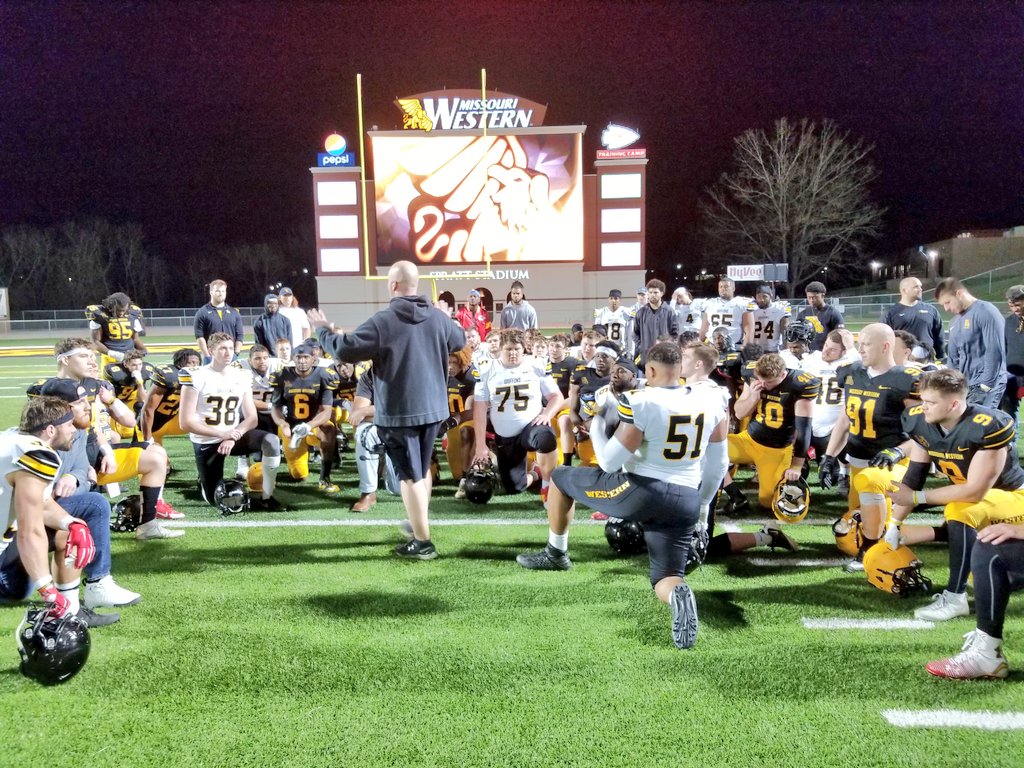 JoshLooney's tweet photo. ✔️#SpringGame18
💪#GriffUp https://t.co/lTUqc1jOtk