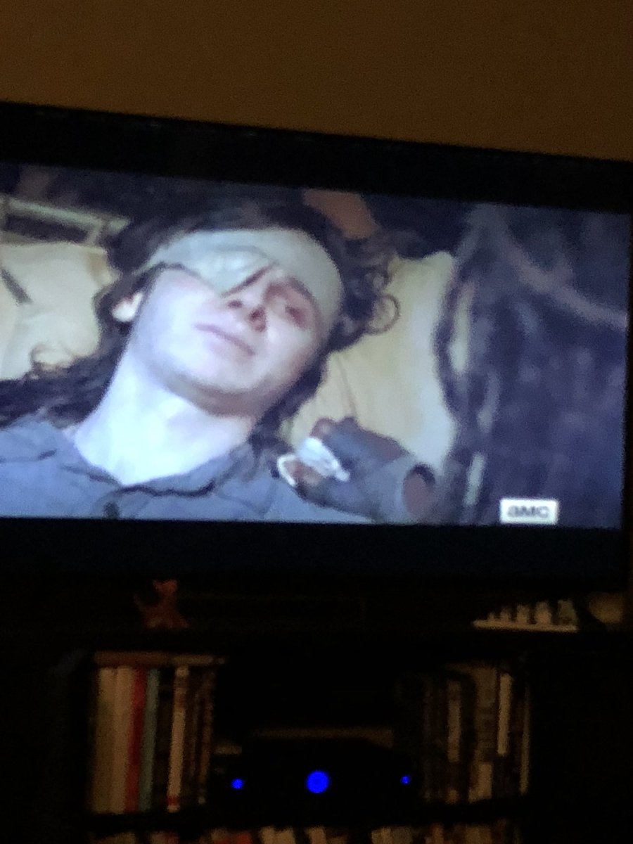 katrinabusch's tweet photo. @JoeVivinetto So this is happening now. #walkingdead #spoiler #sobehind https://t.co/6m2idPwv7s