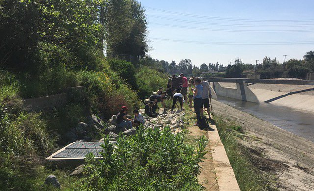 SMBRF's tweet photo. #EarthDay #EarthWeekend! We love our #CulverCity #RainGarden that #capturesrain & surface runoff that would otherwise flow into #BallonaCreek, AND beautifies! Weed, water, & maintain the garden! Sign up https://t.co/uoWNbgoiXa Thx @ArgonautNews https://t.co/OVSCzglQD5