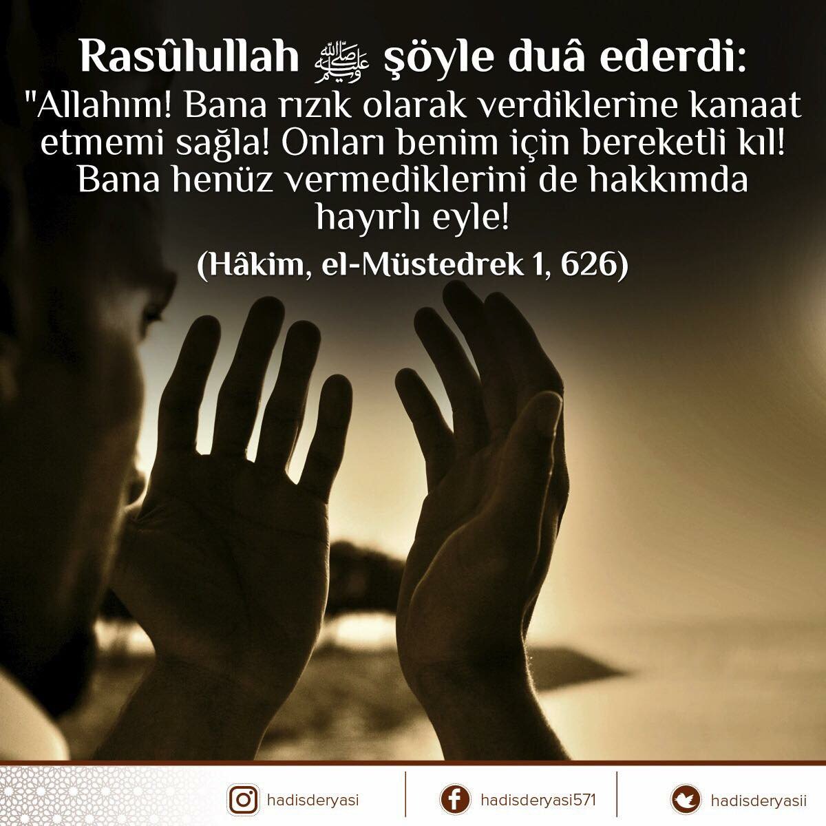 1ayetikerime's tweet photo. Rasûlullah ﷺ şöyle duâ ederdi: 

”Allahım! Bana rızık olarak verdiklerine kanaat etmemi sağla! Onları benim için bereketli kıl! Bana henüz vermediklerini de hakkımda hayırlı eyle! 

(Hâkim, el-Müstedrek 1, 626) https://t.co/CI1MCh4fuP