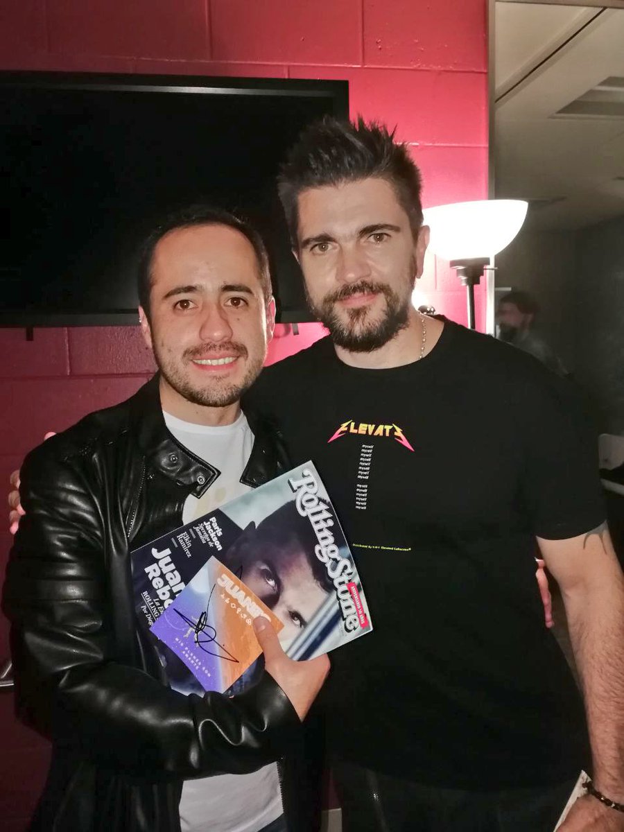 RollingStoneCol's tweet photo. Carlos Bonilla (@Charlbond) fue el ganador del concurso para vivir esta #JetBlueExperience. Momento único junto a @juanes #RSCrew https://t.co/cI5gthkoDX