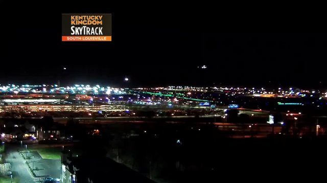 TIME LAPSE: Check out the @UPSAirlines sort last night. It's amazing how many planes come through Louisville between 11pm & 2am! Courtesy our newest SkyTrack Camera at Kentucky Kingdom. #avgeek 🛬 LIVE cameras: bit.ly/1hw3Myu bit.ly/2qMHOy4