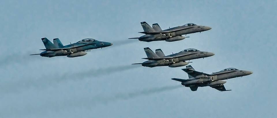 mofilly's tweet image. F18 flyover to kick off Rodeo #f18 #redbluffroundup #d500 #nikon200-500