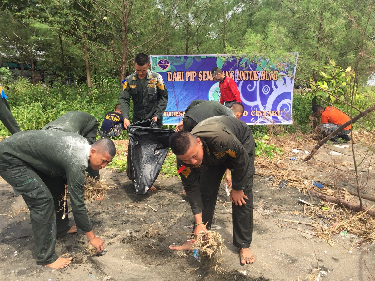 official_pipsmg's tweet photo. Bersih pantai &amp; pengobatan gratis. Bhakti PIP Semarang untuk alam &amp; masyarakat.
#tarpala #taruna #catar #pipsmg #pipsemarang
@kemenhub151 @BPSDMP151 @pipsemarang_ https://t.co/sLBfzKytvs
