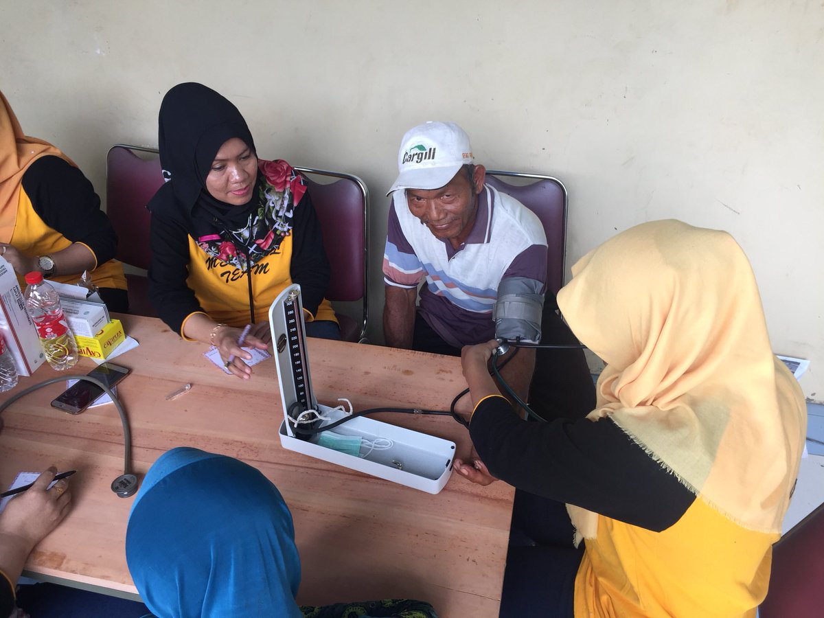 official_pipsmg's tweet photo. Bersih pantai &amp; pengobatan gratis. Bhakti PIP Semarang untuk alam &amp; masyarakat.
#tarpala #taruna #catar #pipsmg #pipsemarang
@kemenhub151 @BPSDMP151 @pipsemarang_ https://t.co/sLBfzKytvs